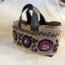 Pièce Unique panier Lainage Brodé