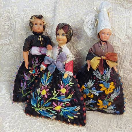 Pièce Unique Poupées brodées
